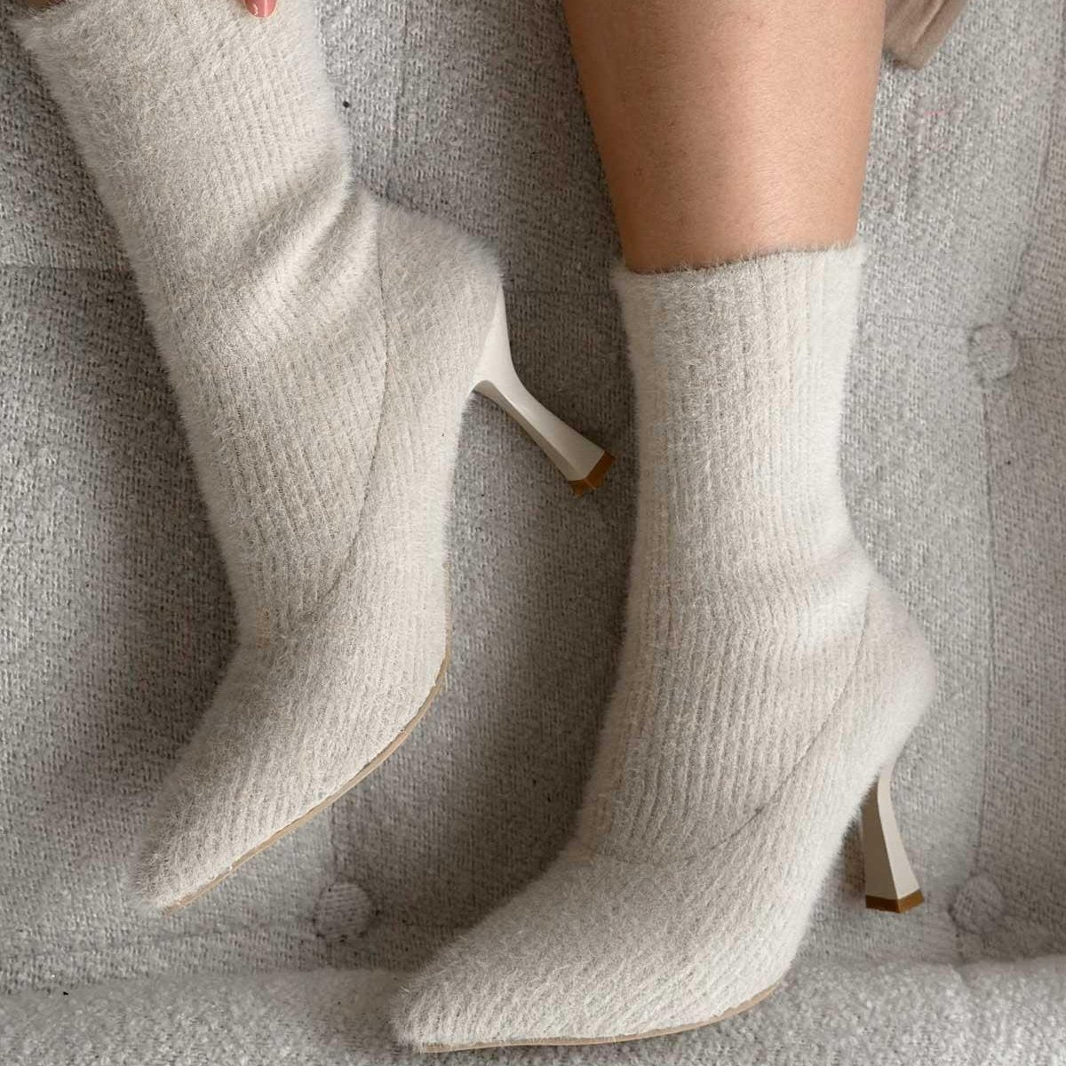 Elegant Stiletto Heeled Knit Boots