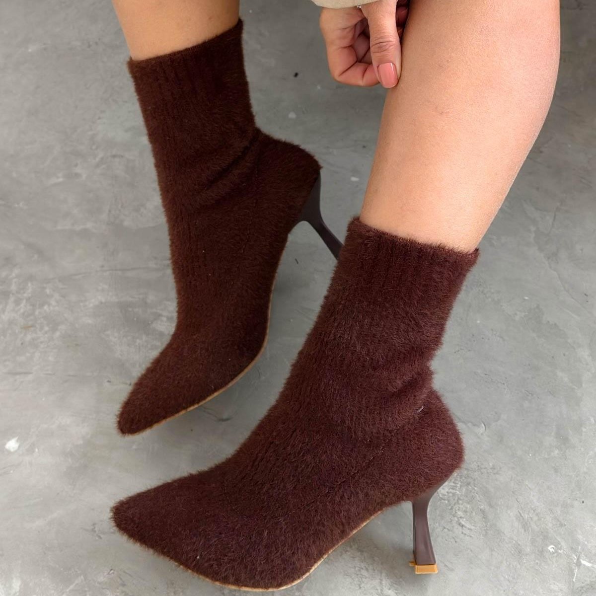 Elegant Stiletto Heeled Knit Boots