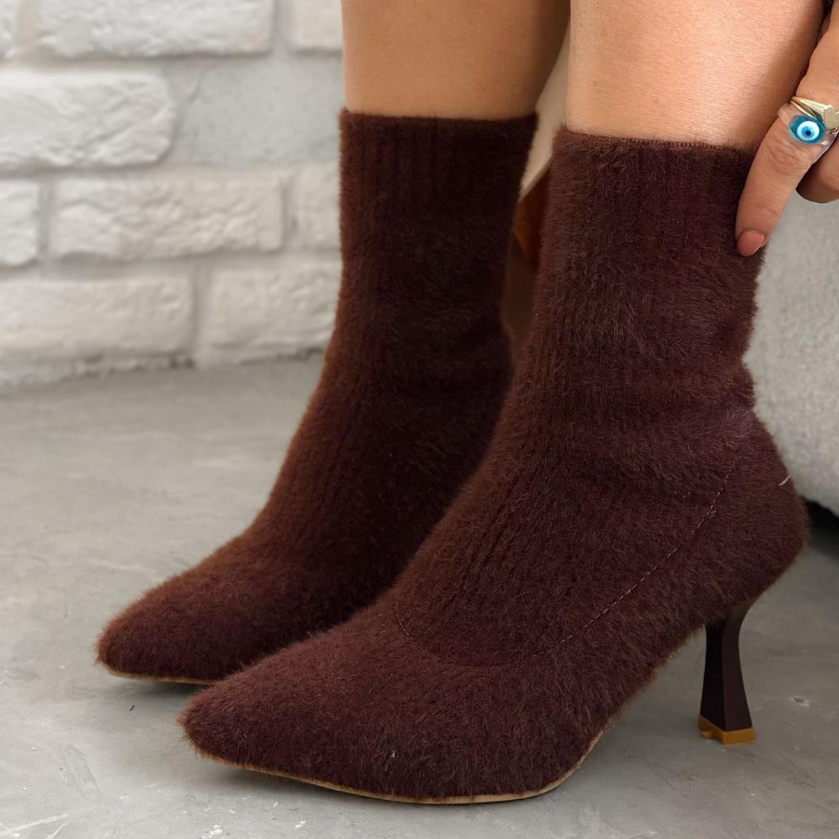 Elegant Stiletto Heeled Knit Boots