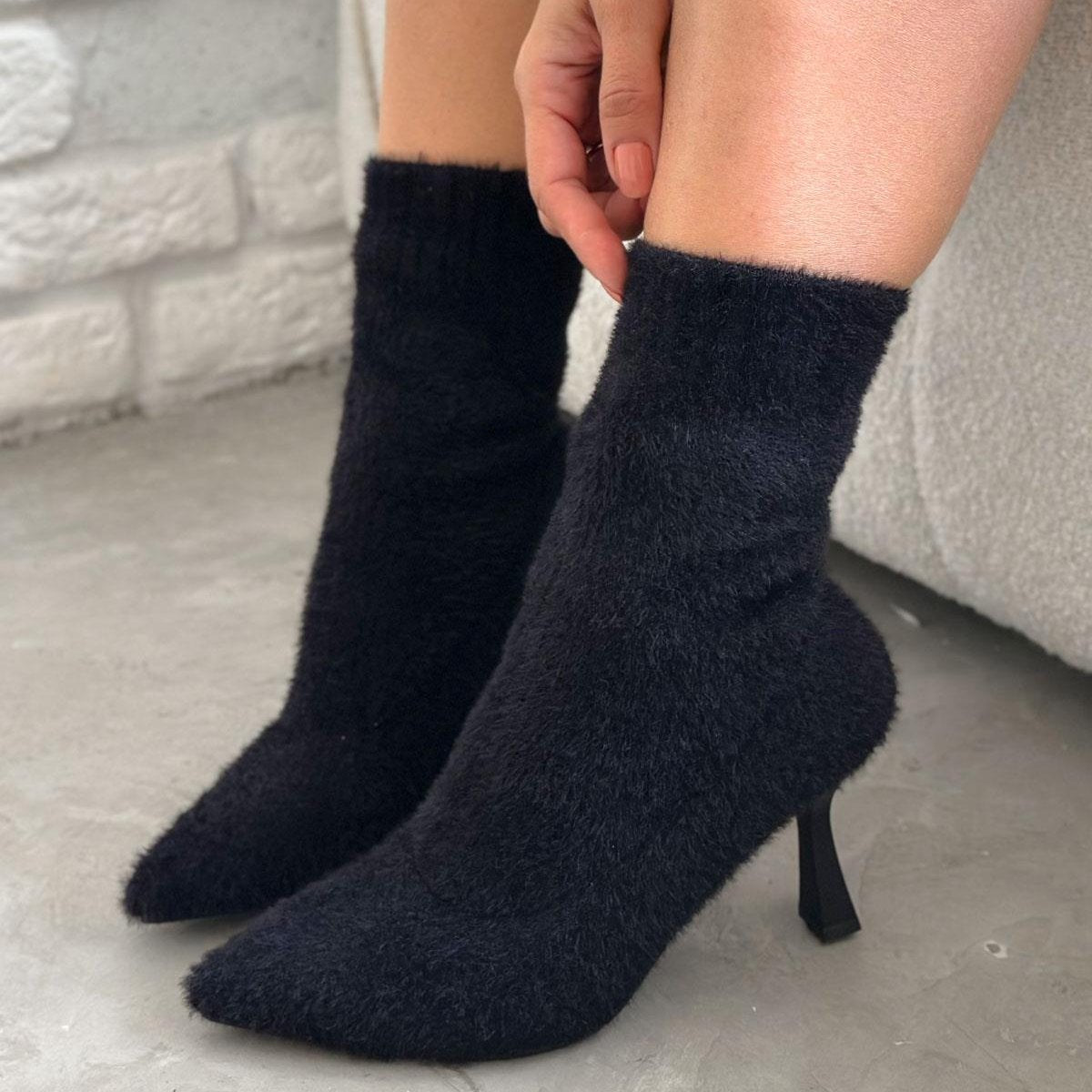 Elegant Stiletto Heeled Knit Boots