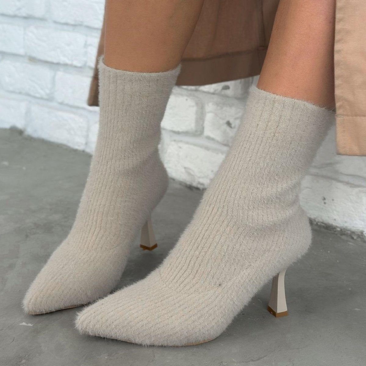 Elegant Stiletto Heeled Knit Boots