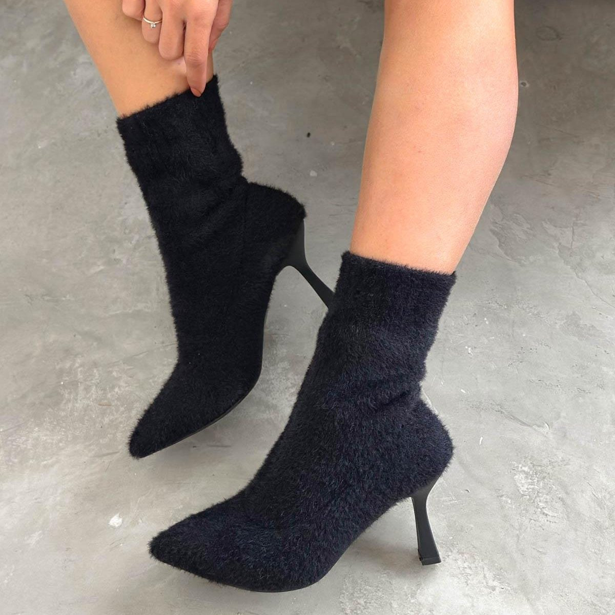 Elegant Stiletto Heeled Knit Boots