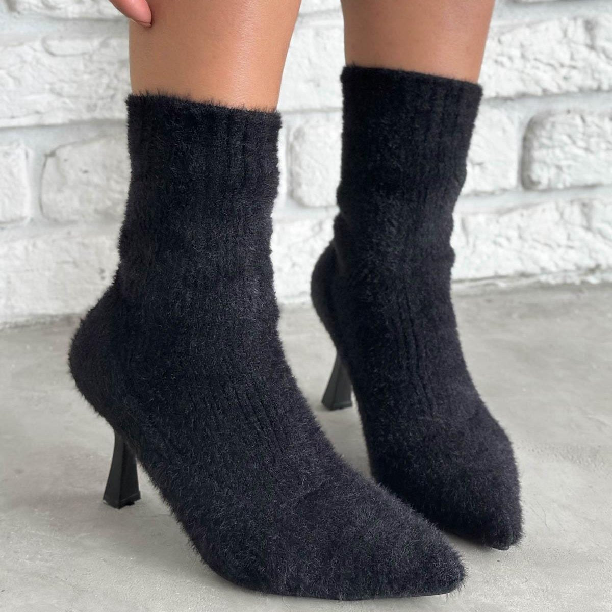 Elegant Stiletto Heeled Knit Boots