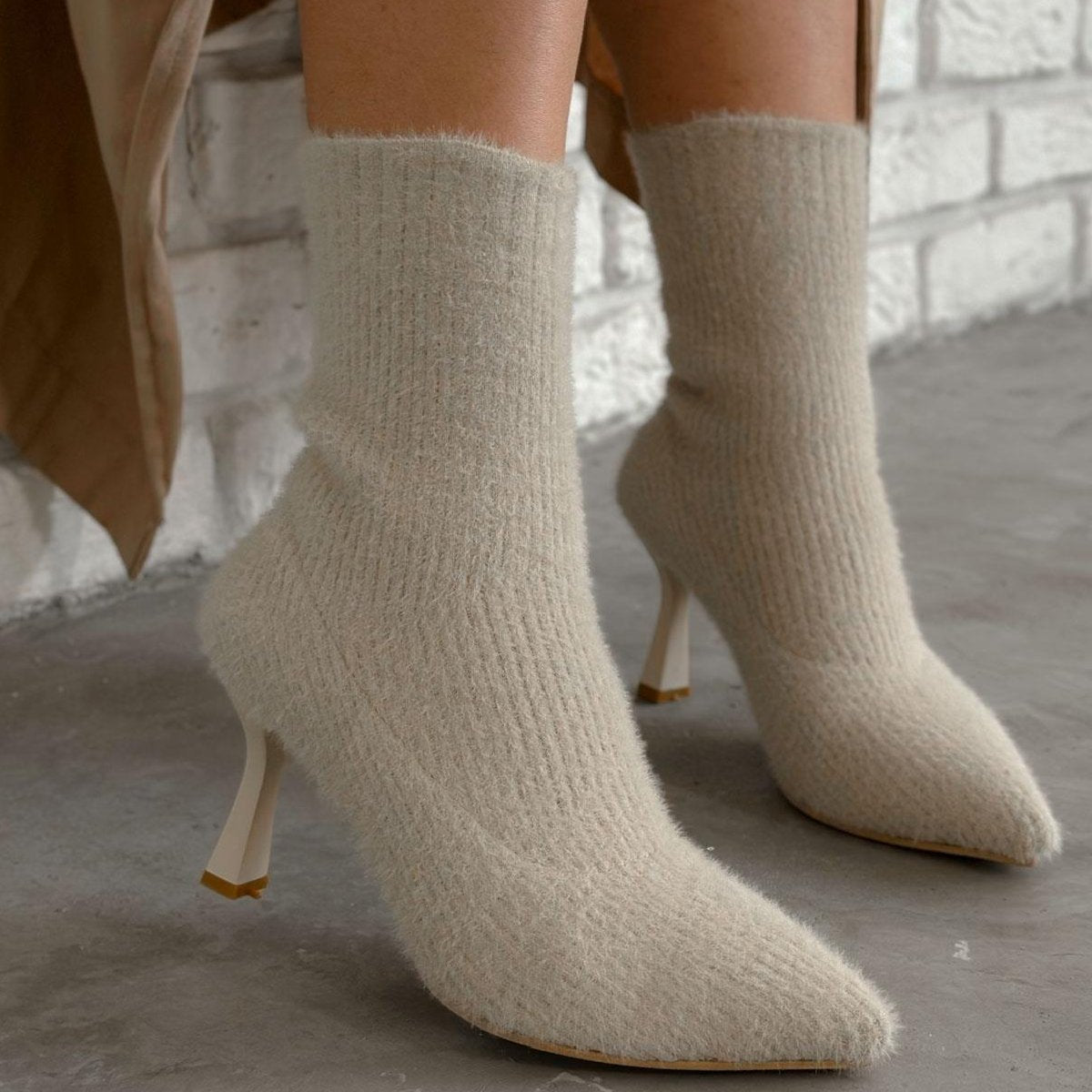 Elegant Stiletto Heeled Knit Boots