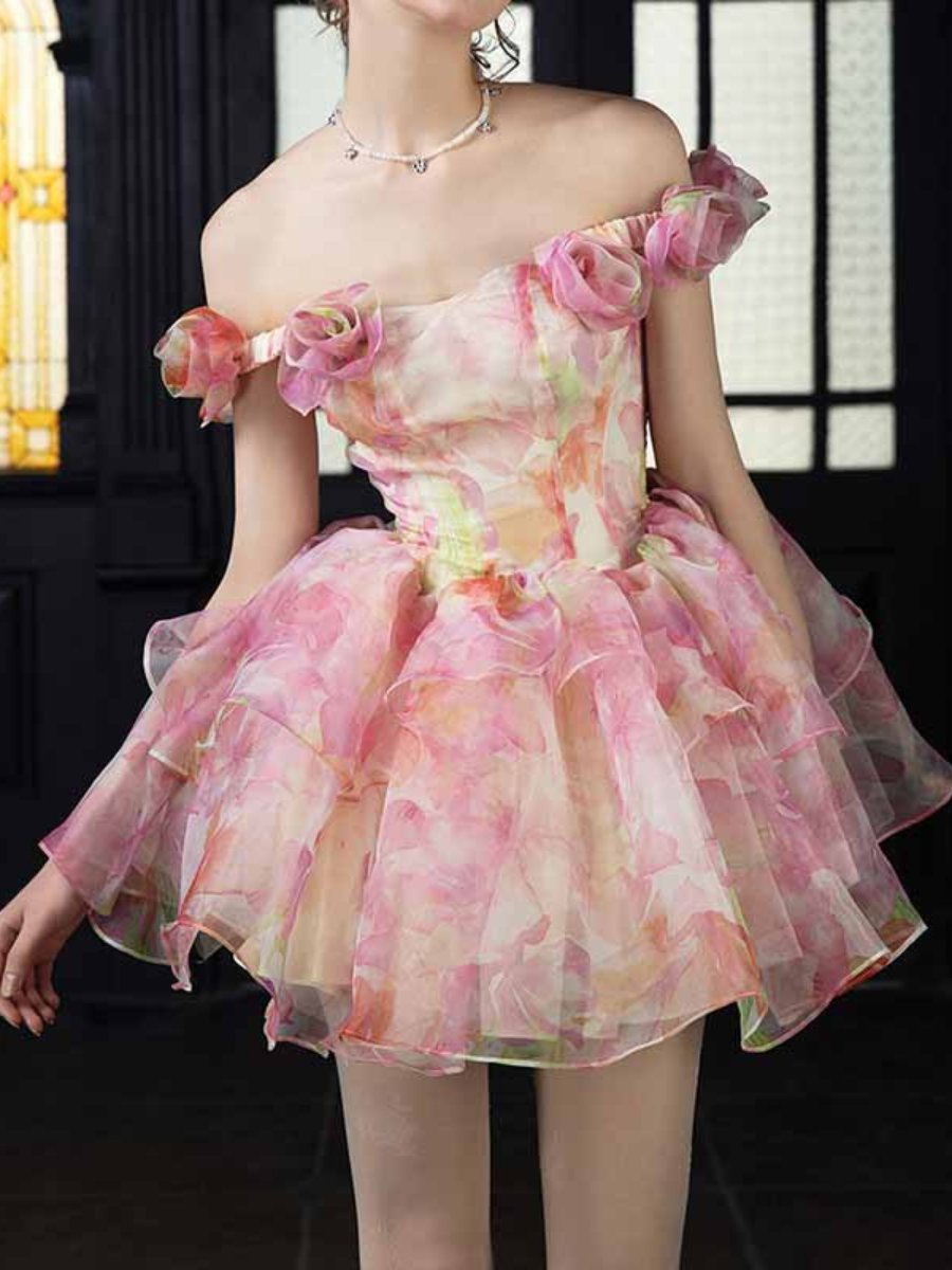 Minivestido con tirantes y hombros descubiertos con estampado floral en 3D estéreo rosa