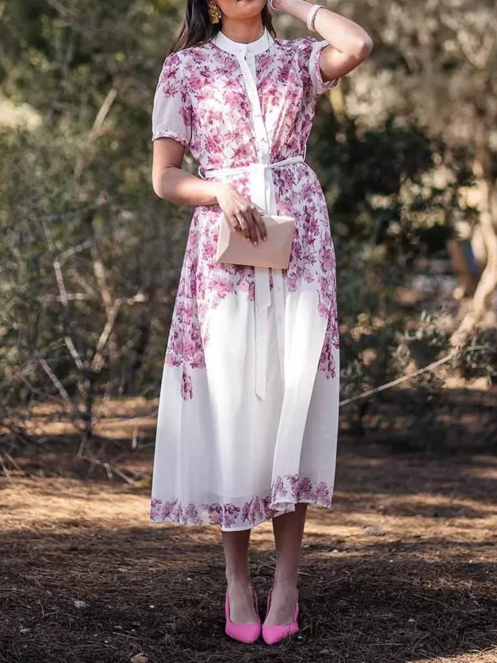 Vestido midi estampado de manga corta con botones