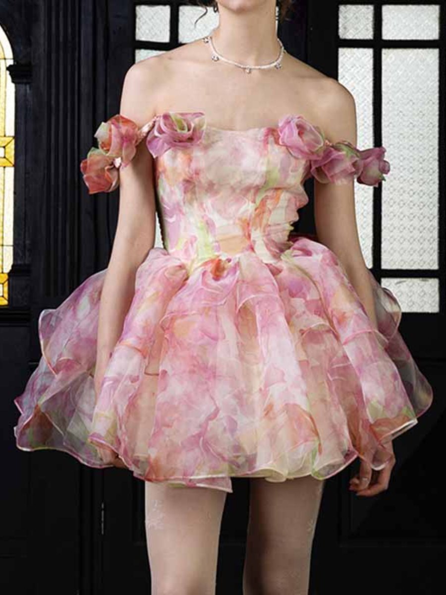 Minivestido con tirantes y hombros descubiertos con estampado floral en 3D estéreo rosa