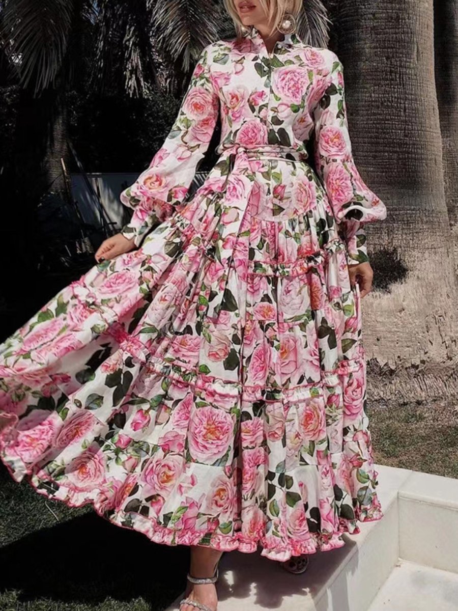 Vestido largo con estampado de rosas y mangas acampanadas